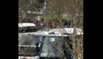 Incidente jashtë “Allianz Arena” para ndeshjes Bayern-Stuttgart, policia arreston 100 tifozë