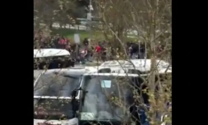 Incidente jashtë “Allianz Arena” para ndeshjes Bayern-Stuttgart, policia arreston 100 tifozë