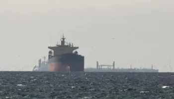 Irani dritë jeshile për disa anije franceze e turke për të kaluar në Ngushticën e Hormuzit