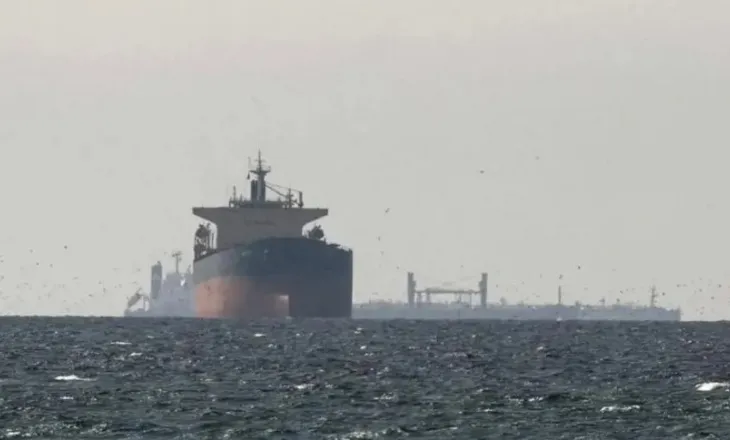 Irani dritë jeshile për disa anije franceze e turke për të kaluar në Ngushticën e Hormuzit