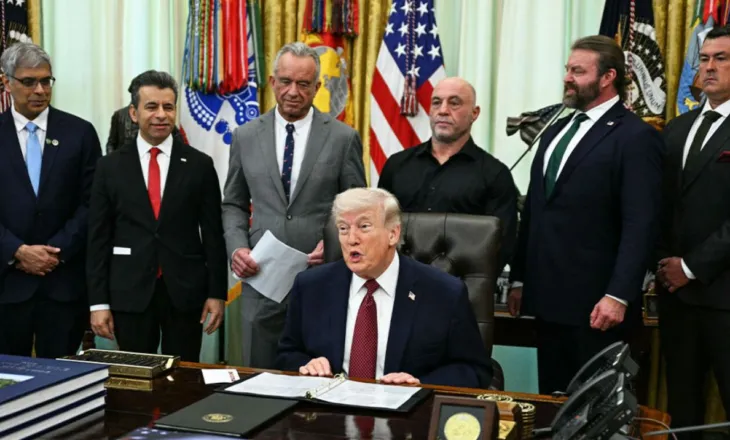 Irani mbylli Hormuzin, Donald Trump paralajmëron zhvillime të rëndësishme