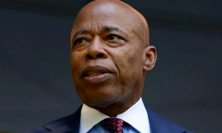 Ish-kryebashkiaku i New Yorkut merr shtetësi shqiptare