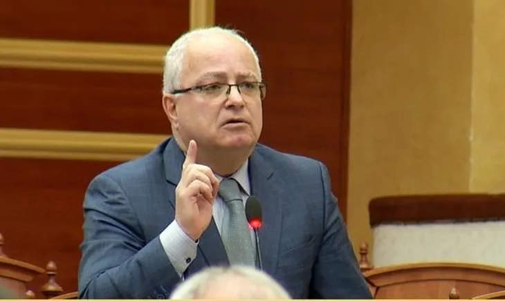 “Ju lutem më ndihmoni!”, ironia e Spahos: Ne në PD, me kë jemi, me Trump a me Soros?