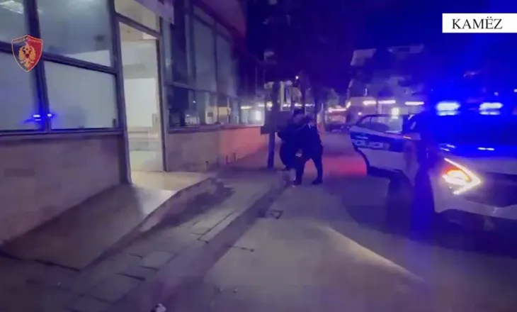 Kërcënoi me armë pas një konflikti në lokal, arrestohet i riu në Kamëz
