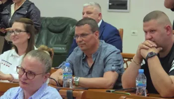 Këshilli Bashkiak i Fierit voton për drejtuesin e ri, ja kush do ta zëvëndësojë Antoneta Cunajn