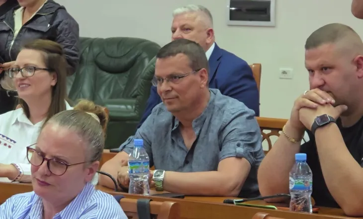 Këshilli Bashkiak i Fierit voton për drejtuesin e ri, ja kush do ta zëvëndësojë Antoneta Cunajn