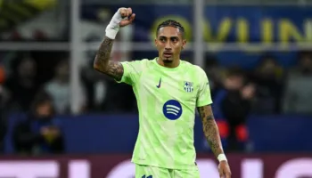 “Kjo nuk mbaron këtu…”, Raphinha reagon pas eliminimit të Barcelonës. Braziliani kërkon falje edhe për gjestin ndaj tifozëve