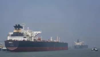 Konflikti në Lindjen e Mesme, Irani lejon një anije franceze për të kaluar në Ngushticën e Hormuzit