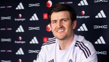 Kritikat pas, Meguajër zgjat kontratën me Mançester Junajtid