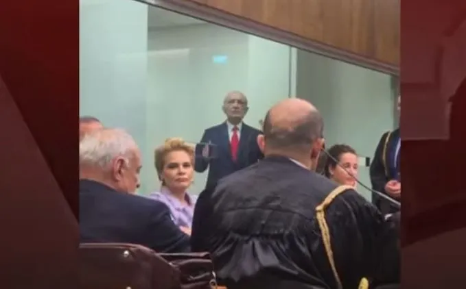 Kryemadhi shmang përshëndetjen me Metën, ish-Presidenti bën simbolin e shqiponjës