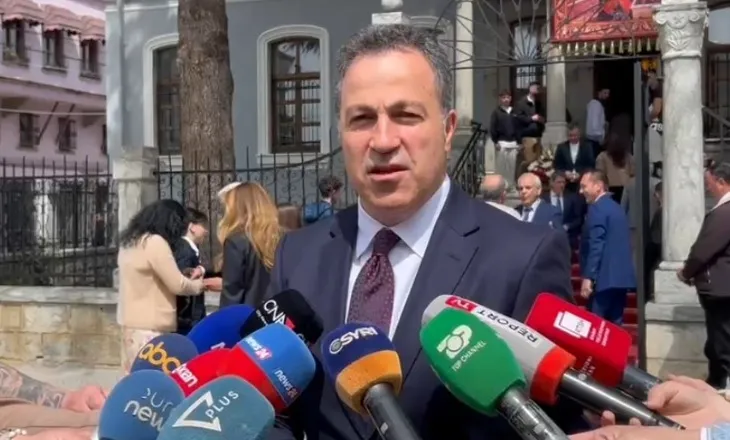 Kryeparlamentari Niko Peleshi uron Pashkët Ortodokse nga Korça: Mirësia e këtyre ditëve të përhapet te të gjithë shqiptarët!