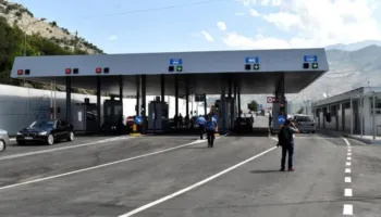 Kufizohet qarkullimi i mjeteve të rënda drejt Malit të Zi për 72 orë