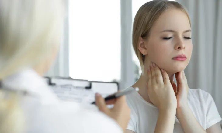 Kur rekomandohet heqja e bajameve dhe në cilat raste është e nevojshme ndërhyrja kirurgjikale