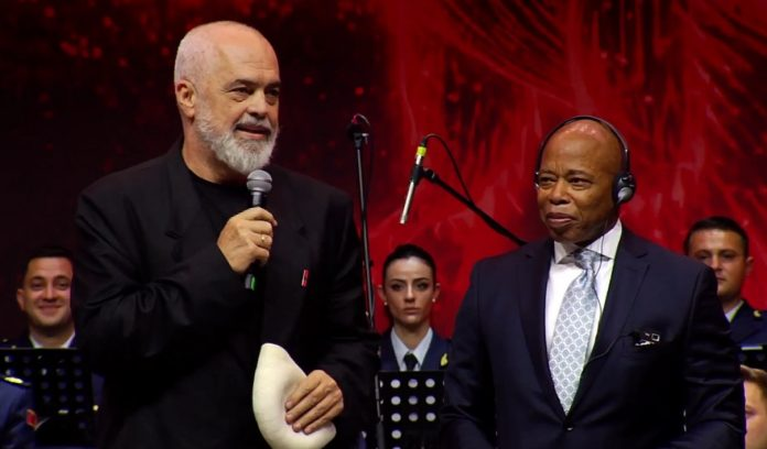 “Kush e kishte imagjinuar…!”, Rama: Bota u përmbys! Eric Adams kërkon shtetësinë shqiptare