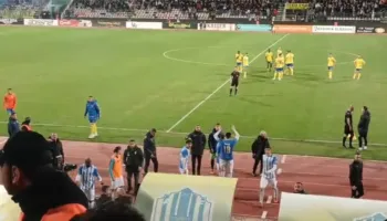 Kush lë fushën për protestë, përjashtohet menjëherë. Rregulli i ri në futboll eliminon precedentët si Senegali dhe… Tirana