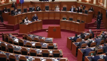 Kuvendi sot në seancë plenare/ Interpelanca me ministrat, projektligje dhe komisione hetimore në rend dite