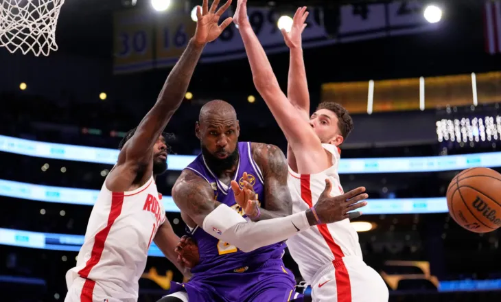 Lakers shpërdorojnë një tjetër shans për kualifikim, fitojnë Detroit dhe Cleveland