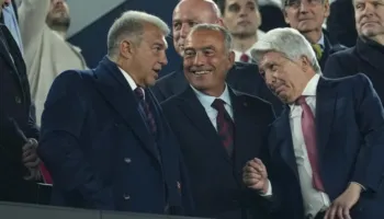 Laporta udhëton bashkë me ekipin, ja “armata” e Flick në kërkim të përmbysjes