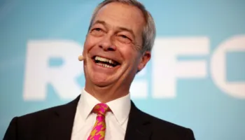 Lideri i së djathtës britanik nën akuza për fshehje donacionesh!