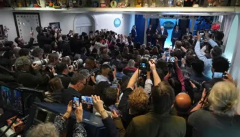 Lufta me Iranin, Trump ashpërson tonet ndaj gazetarëve: Dorëzoni burimet ose shkoni në burg