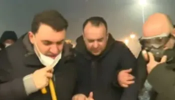 “Ma këpute shpirtin o bukurosh!”, Zegjine Caushi tallet me Klevis Balliun