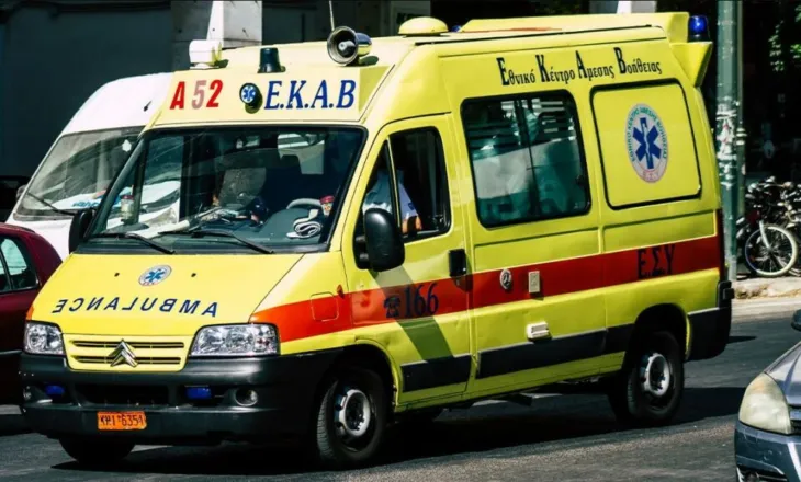 Makineria i zë flokët, 40-vjeçarja shqiptare humb një pjesë të skalpit në punë