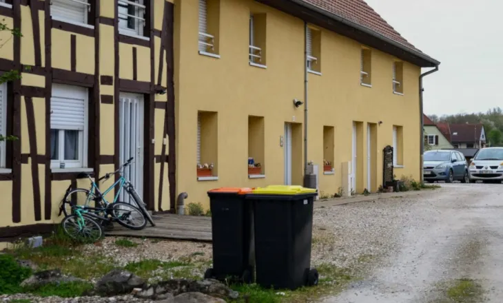 Mbajti fëmijën të izoluar në një furgon që prej 2024, arrestohet babai në Francë