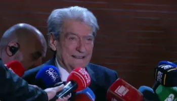 Mbyllet protesta e PD, Berisha: Nuk ka forcë në botë të na ndalë, policia përdori molotov