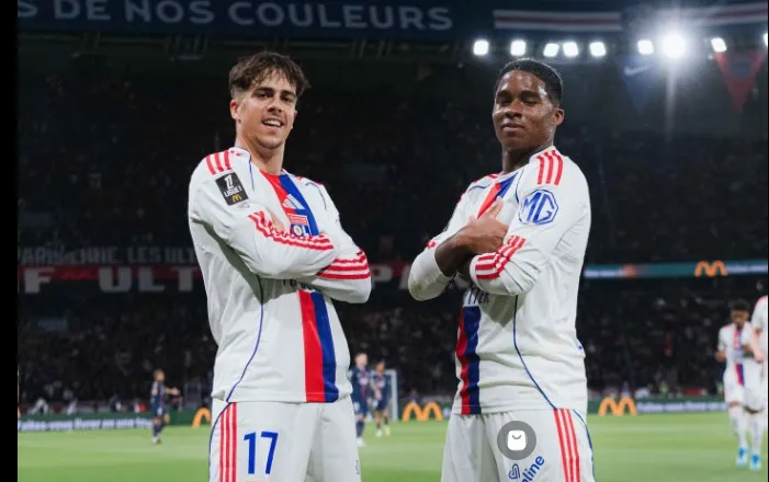 Me mendjen diku tjetër, PSG mposhtet në shtëpi nga Lyon. Endrick me gol dhe asist (video)