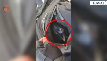 Me pistoletë në çantë, arrestohet 32-vjeçari në Kavajë