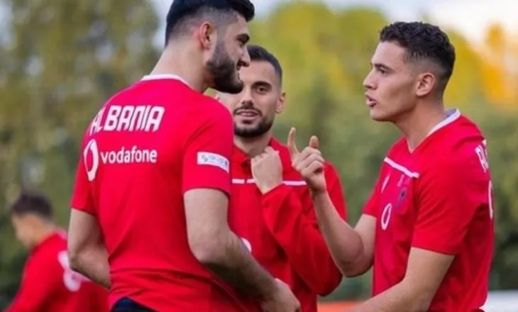 Merkato e kuqezinjve pritet e ethshme, Broja dhe Bajrami me çanta në duar