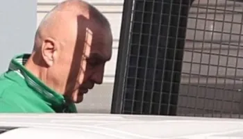 Meta kërkesë Gjykatës: Më nxirrni nga kafazi i xhamit gjatë seancave