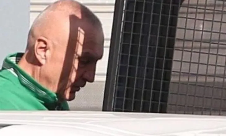 Meta kërkesë Gjykatës: Më nxirrni nga kafazi i xhamit gjatë seancave