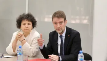 Ministri Hoxha me diplomatët e rinj: Dy thirrje të hapura për talentet e reja, brezi i ri thelbësor për Shqipërinë 2030