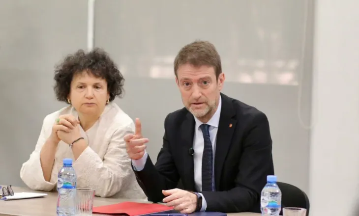 Ministri Hoxha me diplomatët e rinj: Dy thirrje të hapura për talentet e reja, brezi i ri thelbësor për Shqipërinë 2030