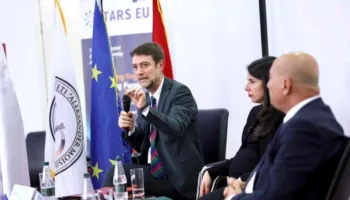 Ministri Hoxha, me studentët në Durrës: Rruga e Shqipërisë drejt BE, e pandashme nga angazhimi i të rinjve