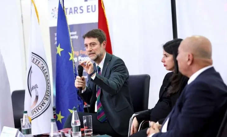 Ministri Hoxha, me studentët në Durrës: Rruga e Shqipërisë drejt BE, e pandashme nga angazhimi i të rinjve