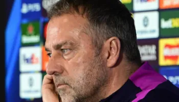 “Mungon një penallti dhe një karton i kuq”; Flick denoncon episodin “e inkriminuar” ndaj Atletico Madridit