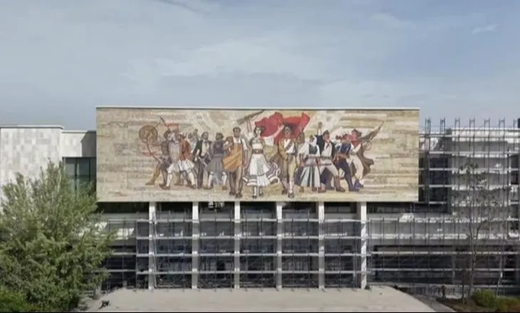 Muzeut Historik Kombëtar i rikthehet shkëlqimi, finalizohet restaurimi i plotë i fasadës