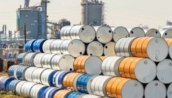 Nafta bie nën 100 dollarë, tregjet qetësohen mes sinjaleve për fundin e konfliktit
