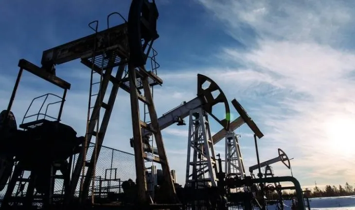 Nafta “kërcen” në 95 dollarë/ Frika e prishjes së armëpushimit rrit sërish arin e zi