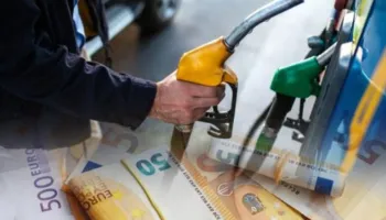 Nafta në bursë bie në 88 dollarë për fuçi, ekonomisti: Ja pse litri në Shqipëri duhet të ishte me 180 Lekë