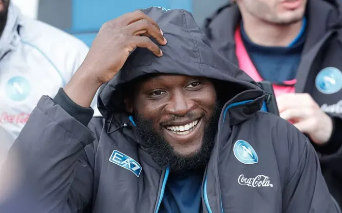 Napoli e Lukaku takohen; klima shtensionohet, por sulmuesi kthehet në Belgjikë