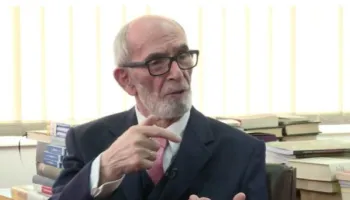 Nderohet Rexhep Qosja, Kuvendi i Kosovës vlerëson kontributin e akademikut në një seancë të posaçme