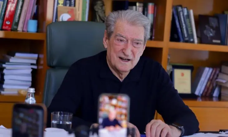 Ndjekësi i ankohet Berishës: Na mbytën me gaz, a do ngujohemi në shesh? Kreu i PD: Çdo variant do studiohet