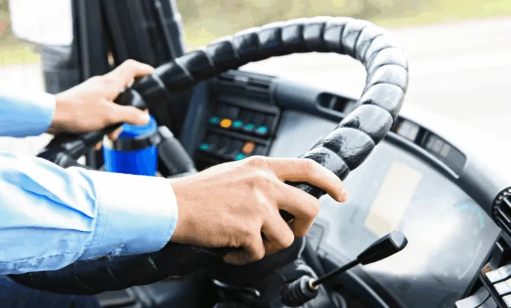 Ndryshime në Kodin Rrugor, 70 orë trajnim për shoferët e rinj profesionistë, ndryshon testi teorik dhe praktik