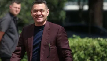 Në arrati, Ahmetaj kërkon transmetim LIVE të seancave ndaj tij