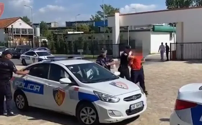 Në arrest shtëpie, por vijonte aktivitetin kriminal, 52-vjeçari kapet me drogë dhe armë