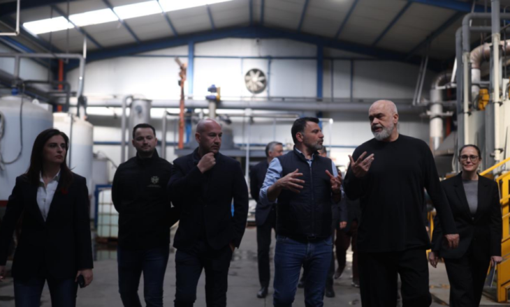 “Nga mbetje elektronike tek përpunimi i unazave dhe varëseve të arit”, Rama inspekton kompleksin industrial në Durrës