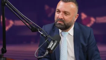 Nga Savra në “America’s Best Doctor”, rrugëtimi i jashtëzakonshëm i neurokirurgut shqiptar Gentian Toshkezi (VIDEO)